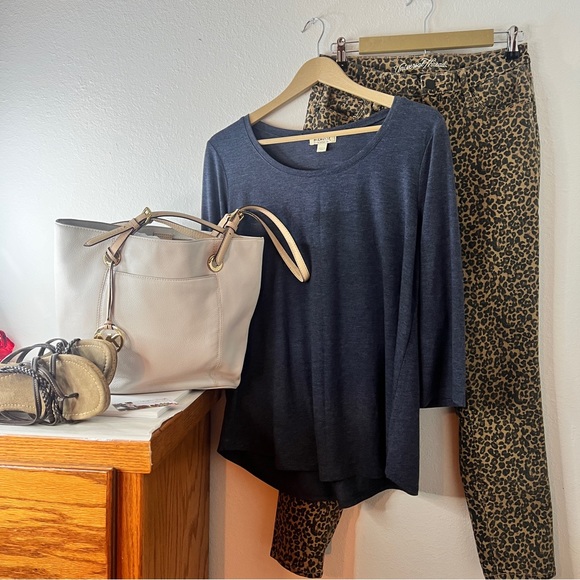 One World Top - Picture 2 of 4